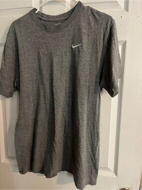 Nike Men’s Heather Gray Dri-FIT Short Sleeve Tee